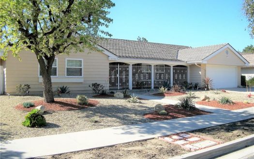 Chatsworth Home on 10751 Owensmouth Ave sold for $850,000
