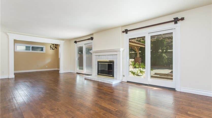 9636 Farralone Ave, Chatsworth 91311