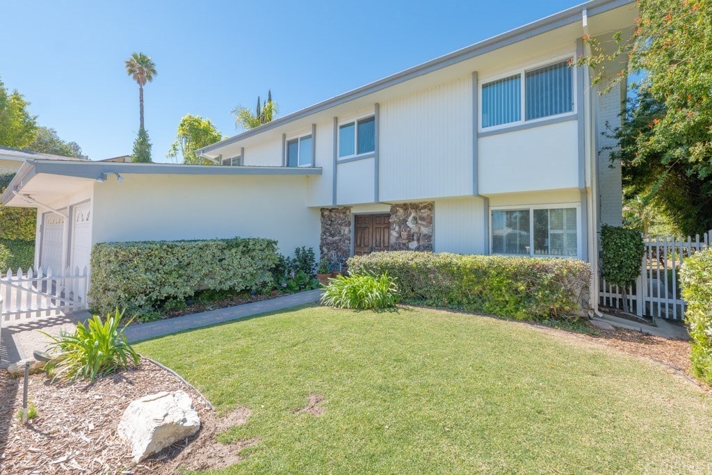 Woodland Village Townhomes in Woodland Hills for Sale