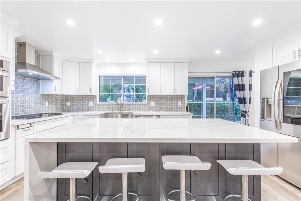 5816 Valerie Ave Woodland Hills CA 91367