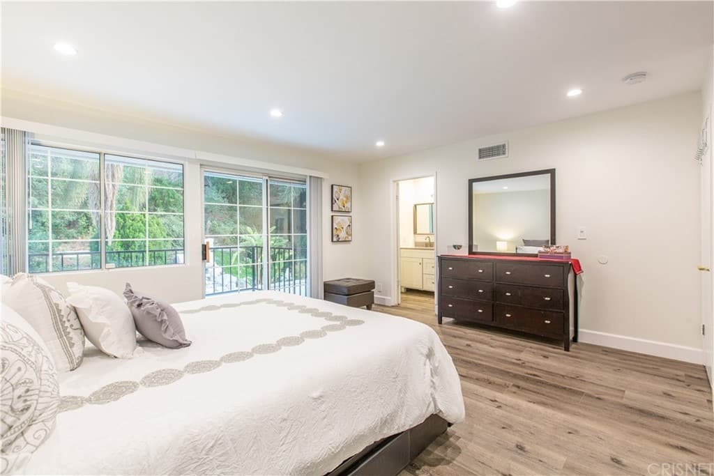 5816 Valerie Ave Woodland Hills CA 91367