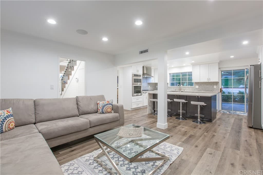 5816 Valerie Ave Woodland Hills CA 91367