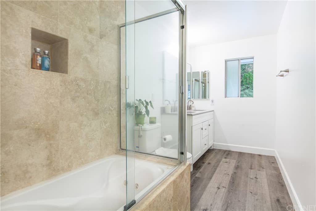 5816 Valerie Ave Woodland Hills CA 91367