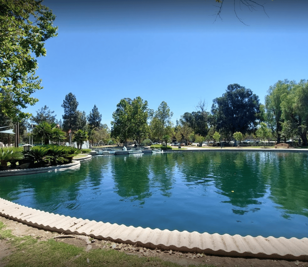 pond Veterans Plaza simi valley