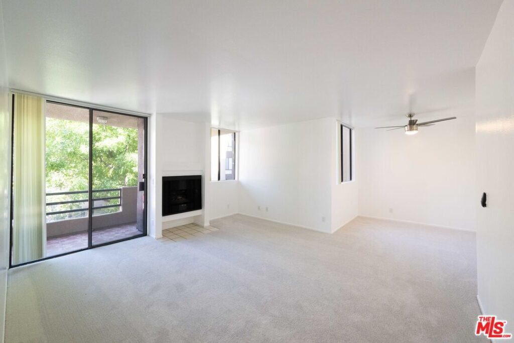 Second Floor Condo in Canoga Park