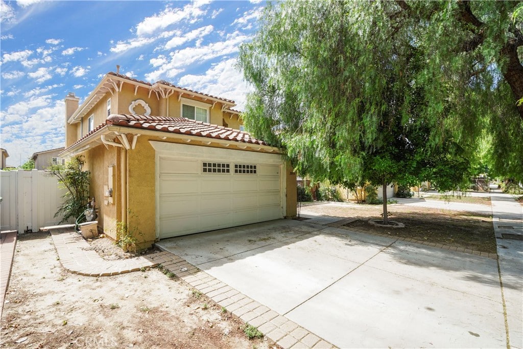 Single Family Home in Canoga Park