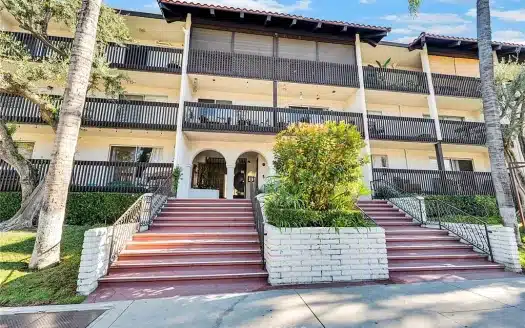 5334 Lindley Ave UNIT 208, Encino, CA 91316