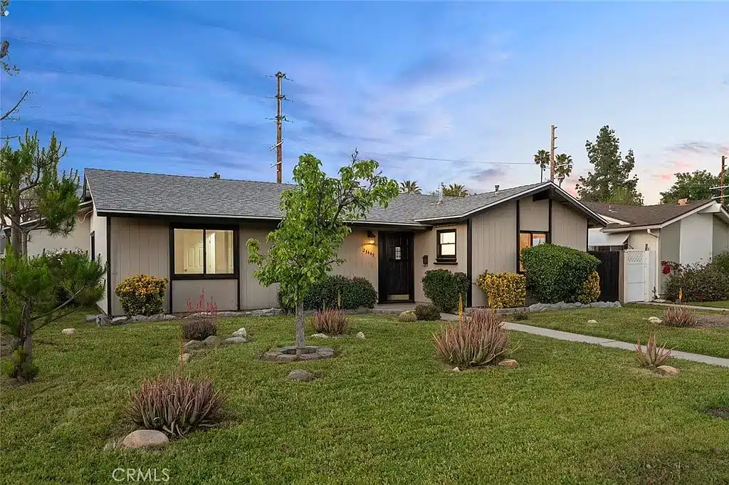 23445 Victory Blvd, West Hills, CA 91307