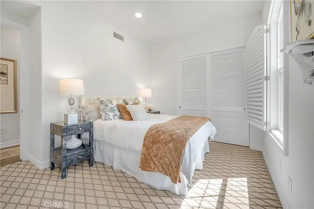 3400 Cordova Dr, Calabasas, CA 91302