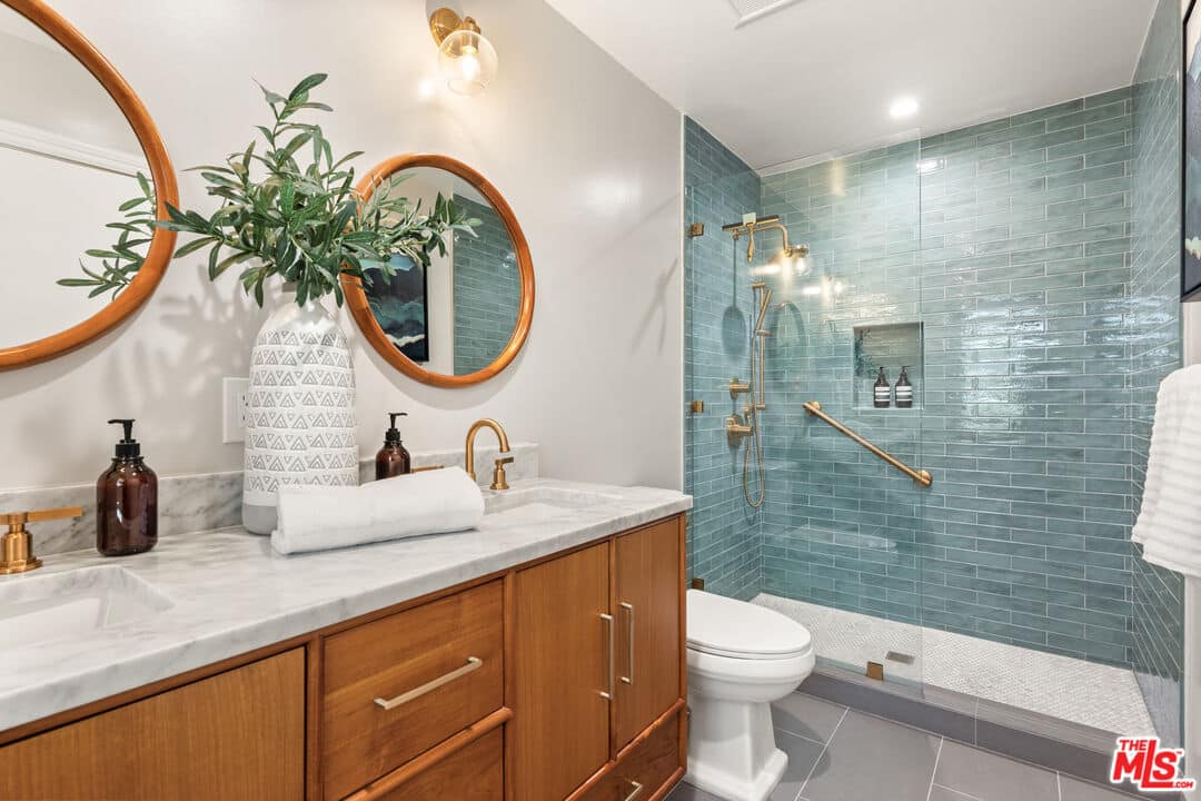 Charming 5-Bedroom Solar Pool Home in Woodland Hills