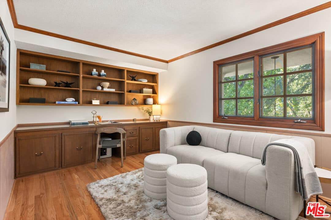 Charming 5-Bedroom Solar Pool Home in Woodland Hills